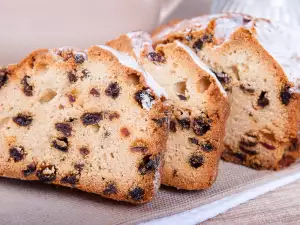 Sponge Cake with Raisins and Orange Zest