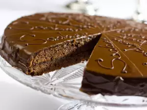 Sacher Cake with Almonds