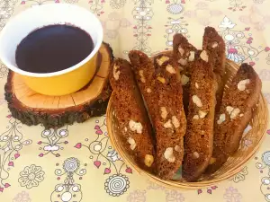 Wholemeal Cantuccini with Walnuts and Brown Sugar