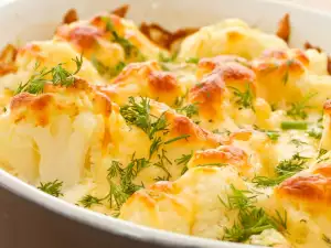 Cauliflower with Cheese Sauce