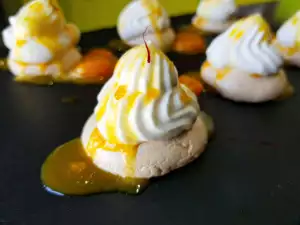 Meringue Cookies with Tangerine Sauce