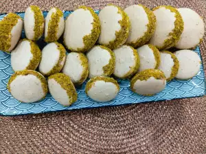 Hazelnuts and Cocoa Meringues