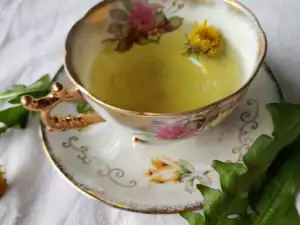 Dandelion Tea Against Bloating and Constipation