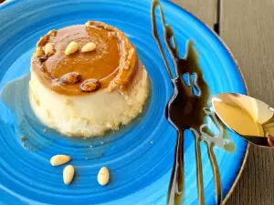 Cheesecake Dessert with Pine Nuts and Caramel