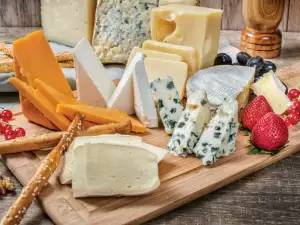 How to Serve a Cheese Platter?