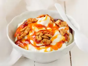 Cottage Cheese Mousse with Honey and Walnuts