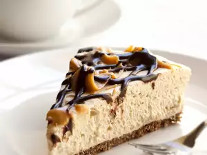 Cheesecake with Chocolate Biscuits and Caramel