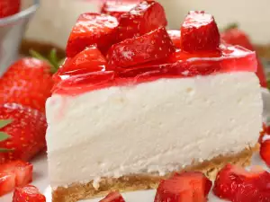 Strawberry Cheesecake with Sour Cream