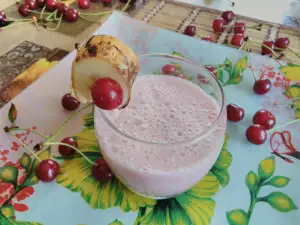 Cherry Smoothie with Coconut Milk