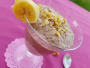 Healthy Banana Cream with Chia, Walnuts and Cocoa