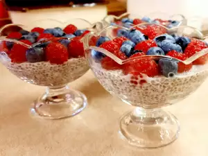 Chia Pudding With Berries