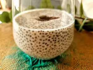 Vegan Chia Pudding with Almond Milk