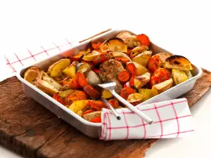 Chicken with Vegetables and Wine in the Oven