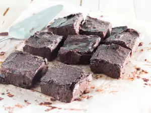 No-Bake Chocolate Chickpea Brownies