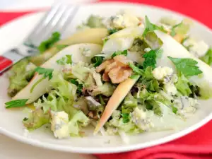 Salad with Blue Cheese