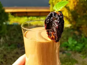 Chocolate Smoothie with Prunes