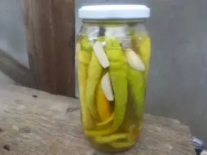 Raw Banana Peppers without Boiling