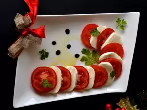 Christmas Caprese Salad