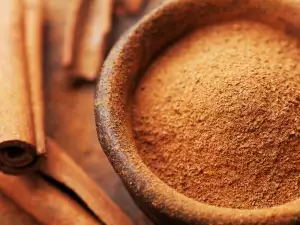 What Does Cinnamon Contain?