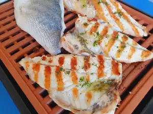 Grilled Sea Bream with Garlic and Parsley