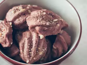 Meringues with Walnuts and Chocolate