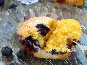 Corn Muffins with White Wine and Blueberries