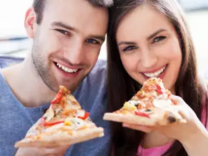 Eating Pizza Reveals What Kind of Person you are