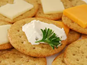 Crackers with Cheese and Ginger