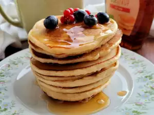 American Pancakes with Sour Cream