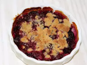 Easy Cherry Crumble