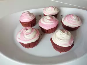 Red Velvet Cupcakes with Mascarpone