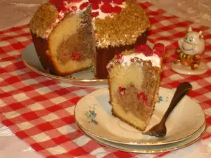 Cupcakes with Raspberries and Lemon Glaze