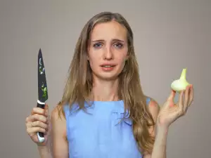 How to Properly Cut Onions Without Tearing Up?