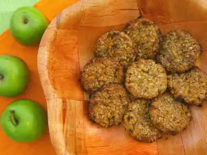 Dietary Oatmeal Cookies with Green Apples