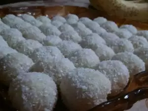 Healthy Raffaello Candies