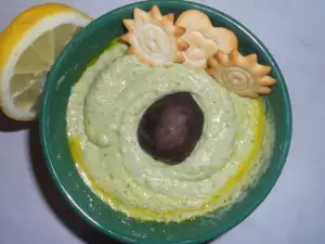 Dip with Hummus and Avocado