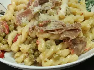 Gemelli with Cream Sauce, Prosciutto and Peas