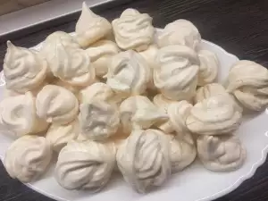 Delicious Homemade Meringues