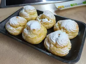 Tasty Eclairs with Steamed Dough and Homemade Egg Cream