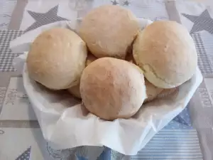 Homemade Mini Bread Buns with Yeast