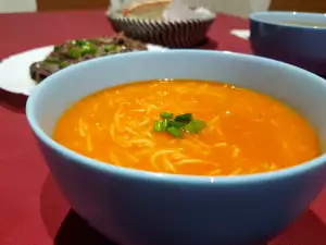 Lean Tomato Soup with Noodles