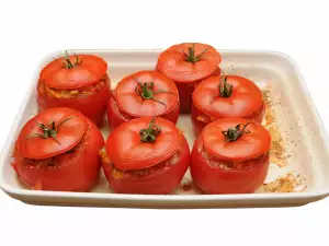 Tomatoes Stuffed with Rice and Mushrooms