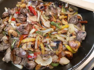 Pan-Fried Livers with Mushrooms and Onions