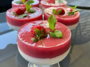 Two-Color Strawberry Pudding