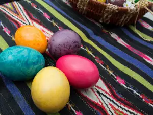 How to Dye Eggs - A Beginner’s Guide