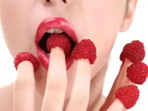 Eating raspberries