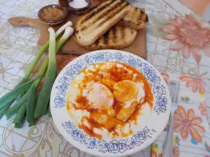 Eggs with an Yogurt Sauce and Garlic