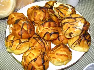 Eclairs with Chocolate and Homemade Cream