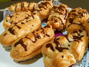 Eclairs with Chocolate Filling