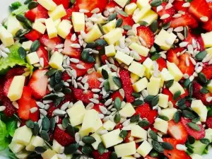 Iceberg Salad with Strawberries and Cheddar Cheese